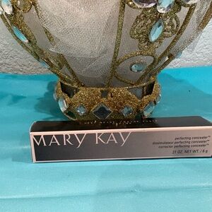 MK  Perfecting Concealer Deep Beige